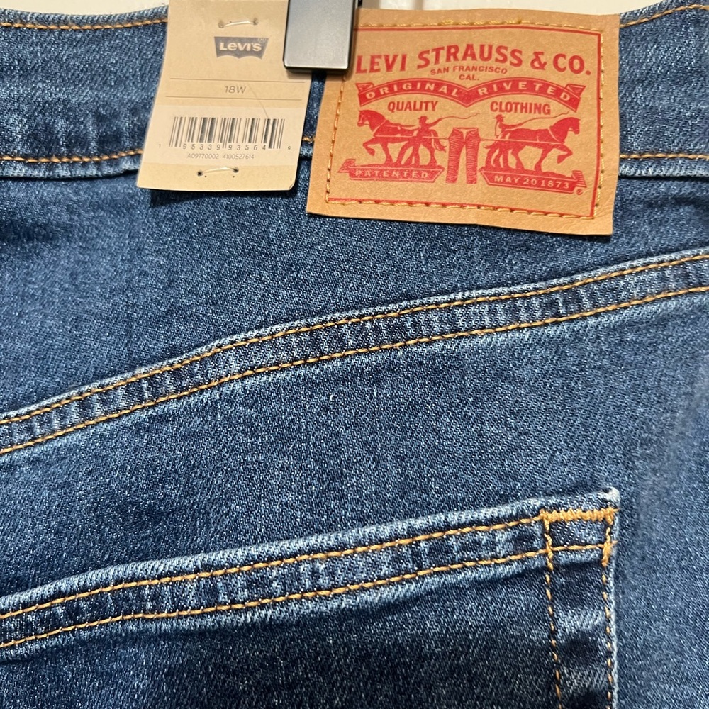 LEVI'S WOMEN'S PLUS SIZE WEDGIE STRAIGHT LEG HIGH RISE JEANS SIZE 18W NWT. - Picture 11 of 13